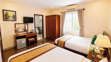 Basic Double Room Single Use, 2 Single Beds | Desk, free WiFi