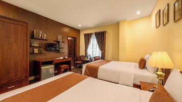 Deluxe Triple Room | Desk, free WiFi