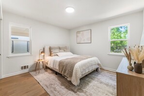 Iron/ironing board, WiFi, bed sheets - Ideal Stay for Business Pros and Travel Nurses—Minutes from ATL Airport. (Hapeville)