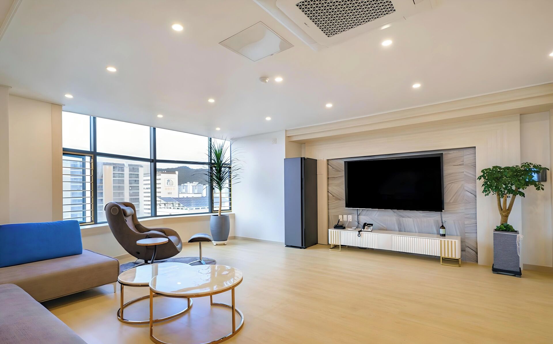 Penthouse, uitzicht op stad | Verduisterende gordijnen, geluiddichte muren, gratis wifi, beddengoed
