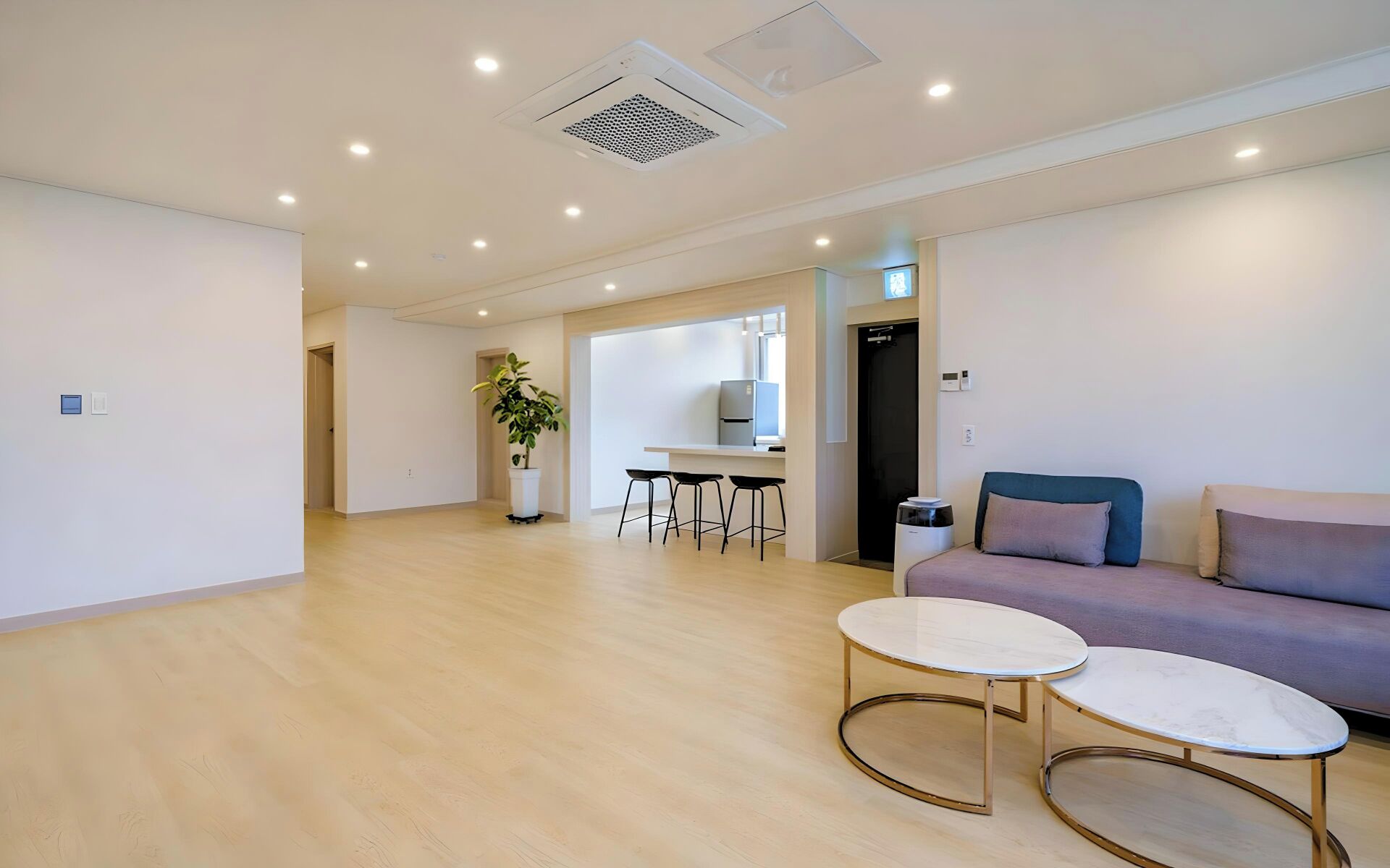 Penthouse, City View | Blackout drapes, soundproofing, WiFi (free), bed sheets