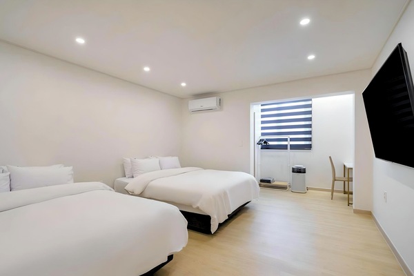 Penthouse, City View | Blackout curtains, soundproofing, free WiFi, bed sheets