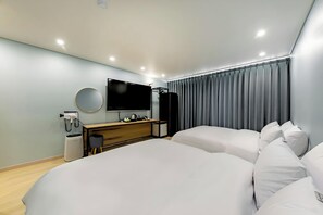 Phòng 2 giường đơn dành cho gia đình, quang cảnh thành phố | Màn/rèm cản sáng, phòng cách âm, truy cập Internet không dây miễn phí 