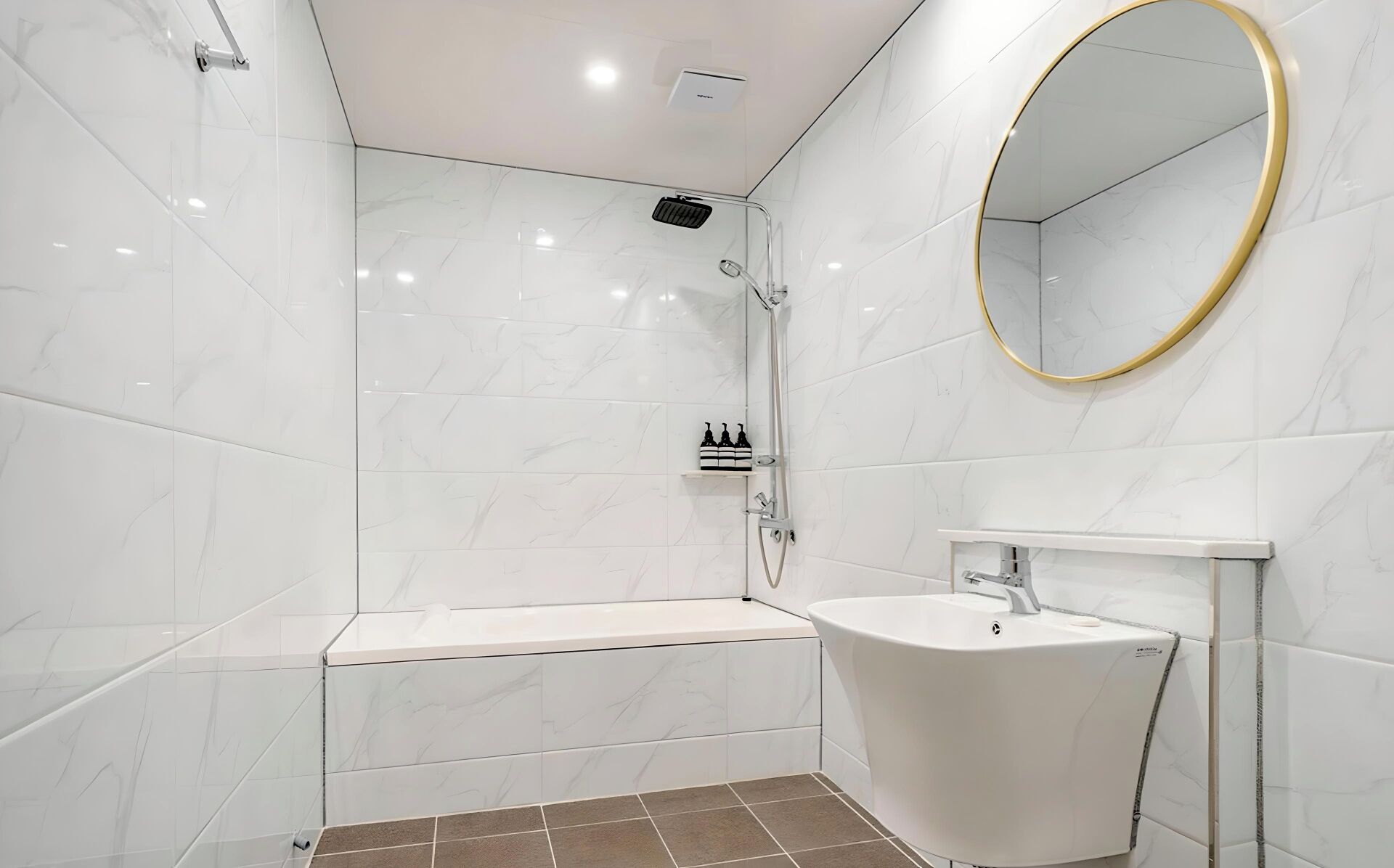 Penthouse, City View | Bathroom | Slippers, soap