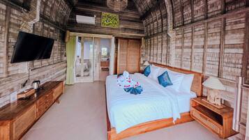 Classic Suite, Pool View | In-room safe, desk, free WiFi
