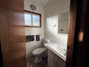 Cabin | Bathroom