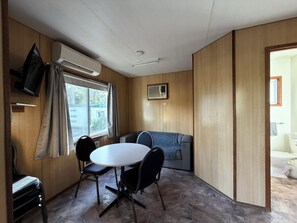 Cabin | Dining room