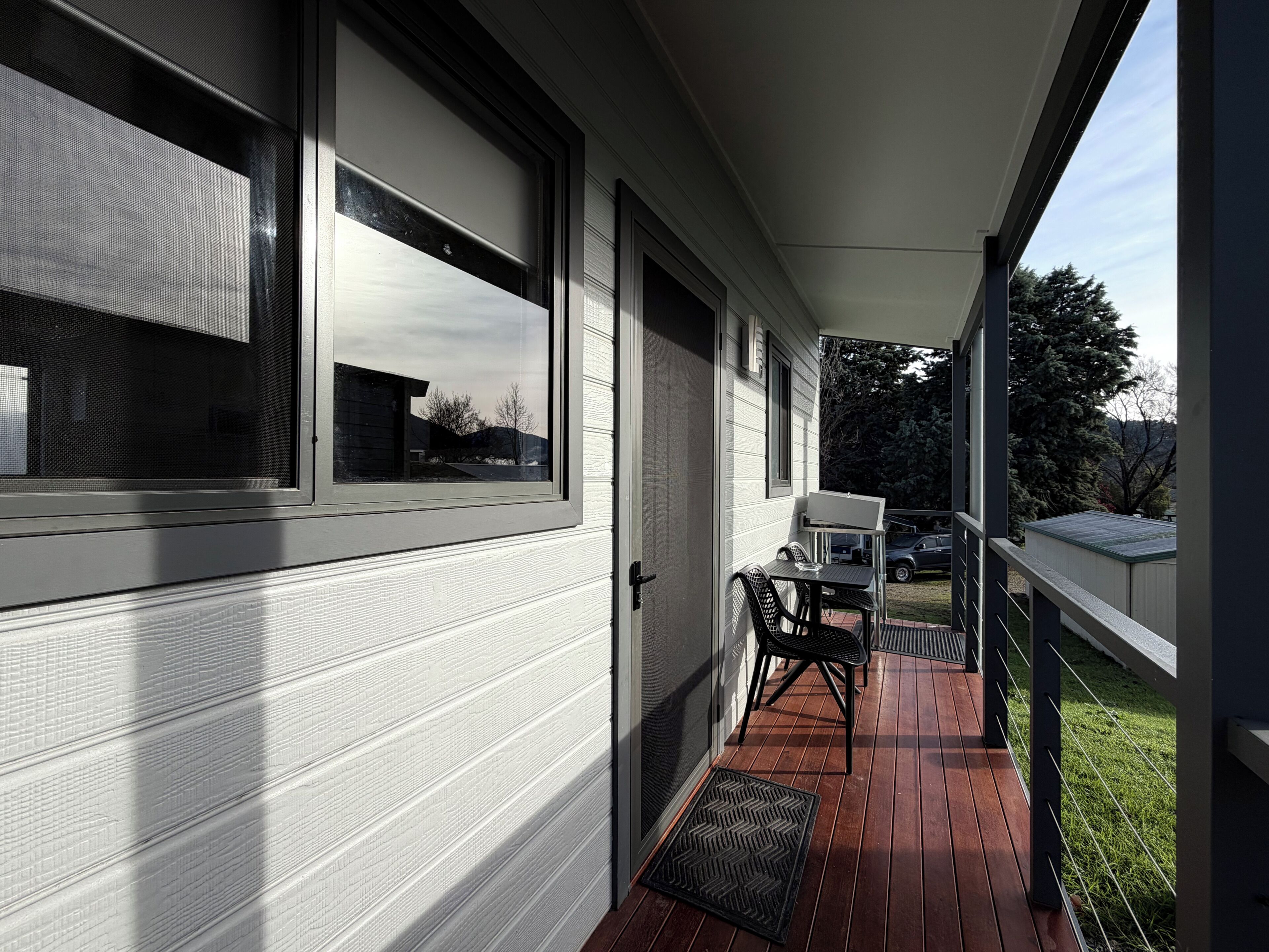  2BR Deluxe Cabins | Hiên