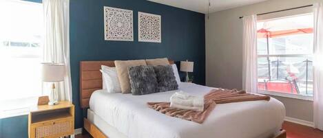 Desk, travel cot, free WiFi, bed sheets