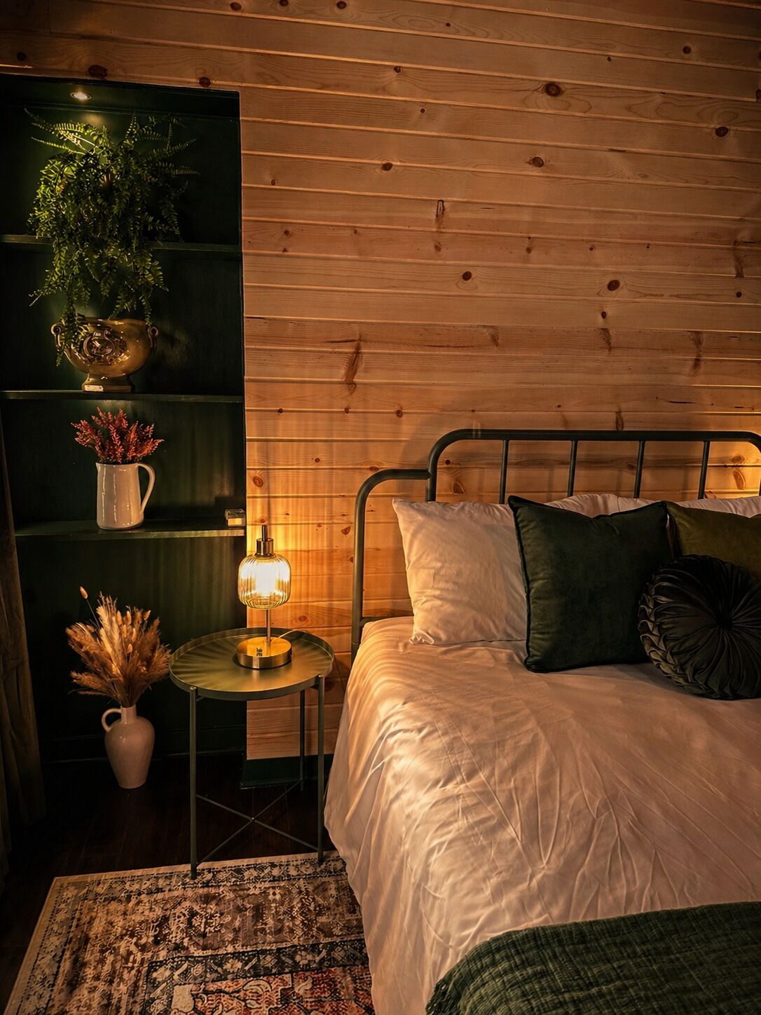 3 habitaciones, tabla de planchar con plancha, wifi y ropa de cama 