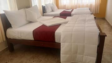 Apartamento família | Escrivaninha, espaço de trabalho para notebook