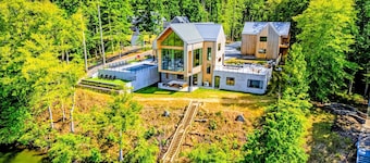 NEW 8BR Lakefront Lake Anna, Pool, Sauna, Dock