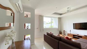 Townhome, Balcony, Resort View | Living area | 32-inch Smart TV with digital channels