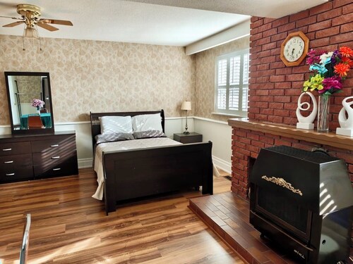Studio apartment in Toronto! - 5 mins from Rogers Stadium