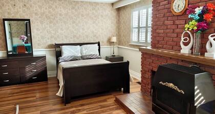 Studio apartment in Toronto! - 5 mins from Rogers Stadium