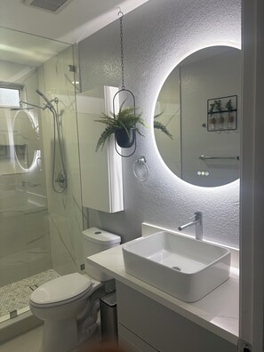 Bathroom - Pretty cozy house with 4 bedroom in northwest Las Vegas, single family home (Las Vegas)
