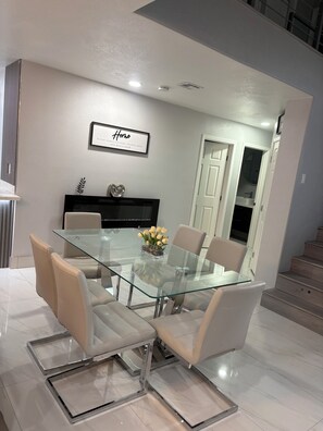 Dining - Pretty cozy house with 4 bedroom in northwest Las Vegas, single family home (Las Vegas)