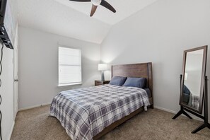 Room -     Corporate Friendly Frisco Home Fast WiFi Office Near Major Headquarters (Frisco)