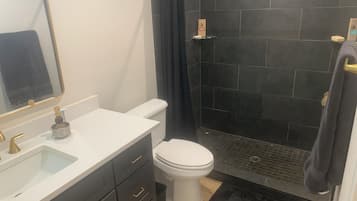 Toallas, jabón, papel de baño