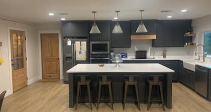 Cozy 2-bedroom farmhouse Aubrey