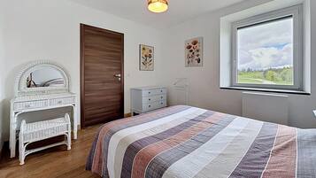 Iron/ironing board, travel crib, WiFi (free)