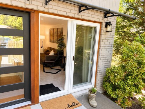 Modern North Van Escape with 2BR | BBQ | Workspace