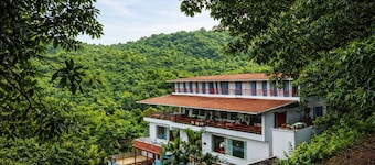 Villa LaVista7 | Private Pool, Karaoke, Bar & Nature Retreat
