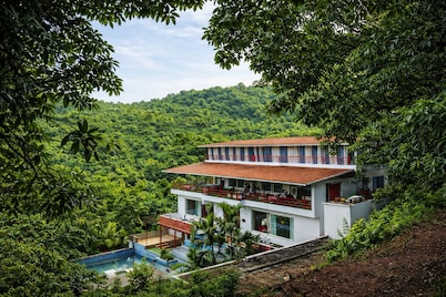 Villa LaVista7 | Private Pool, Karaoke, Bar & Nature Retreat