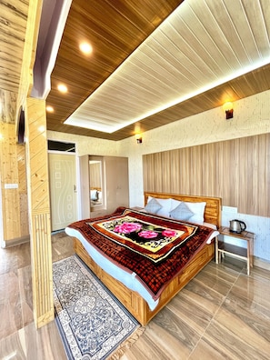Family House, Balcony, Mountain View | Egyptian cotton sheets, premium bedding, desk, free WiFi