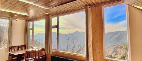 Classic Room, Balcony, Mountain View | Interior