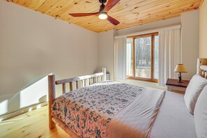Room - Luxury Mt Pocono Log Cabin Stunning Private Wooded Escape for Large Family/Group (Long Pond)