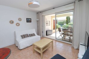 Living area - Nice one-bedroom apartment with pool in the Gulf of Saint-Tropez. (PORT GRIMAUD)