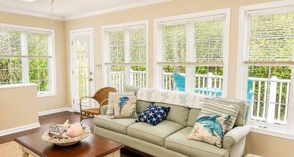 Pool • Private Wooded Deck • Mins. to Lewes Beach