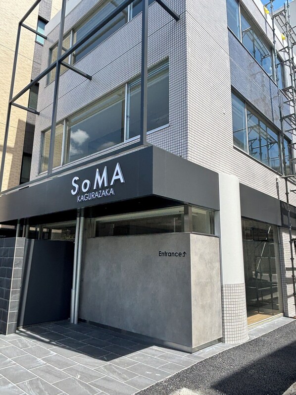 Exterior detail - SoMA KAGURAZAKA (Shinjuku)
