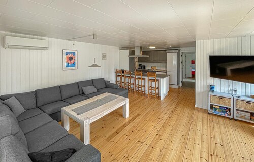 4 bedroom gorgeous home in Væggerløse