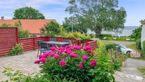 Outdoor dining - 1 bedroom gorgeous home in Stege (Stege)