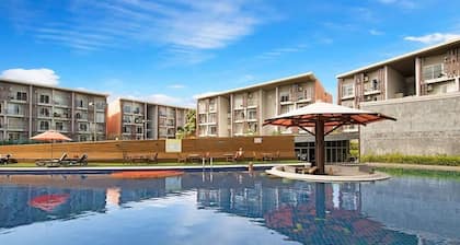 Indoor Pool 2 Bed Walk to Beach