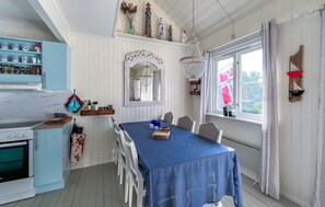 Coffee/tea maker, fridge, oven, stovetop - Gorgeous home in Lindesnes with WiFi (Lindesnes)