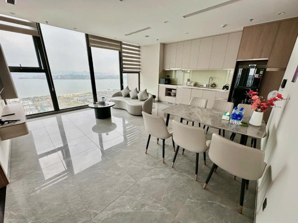Departamento, balcón, vista a la ciudad | Restaurantes