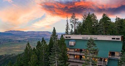 Ski Slope Views, Walk to Stagecoach Lift, Modern Amenities at the Heavenly Perch