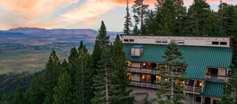 Ski Slope Views, Walk to Stagecoach Lift, Modern Amenities at the Heavenly Perch