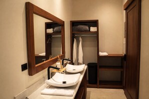 Hair dryer, towels, soap, shampoo - Nuakú Jungle (San Carlos)