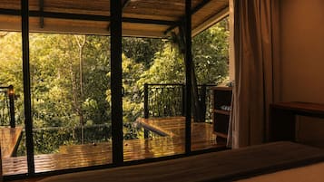 Villa, privézwembad, uitzicht op bergen | Een bureau, een laptopwerkplek, een strijkplank/strijkijzer, gratis wifi