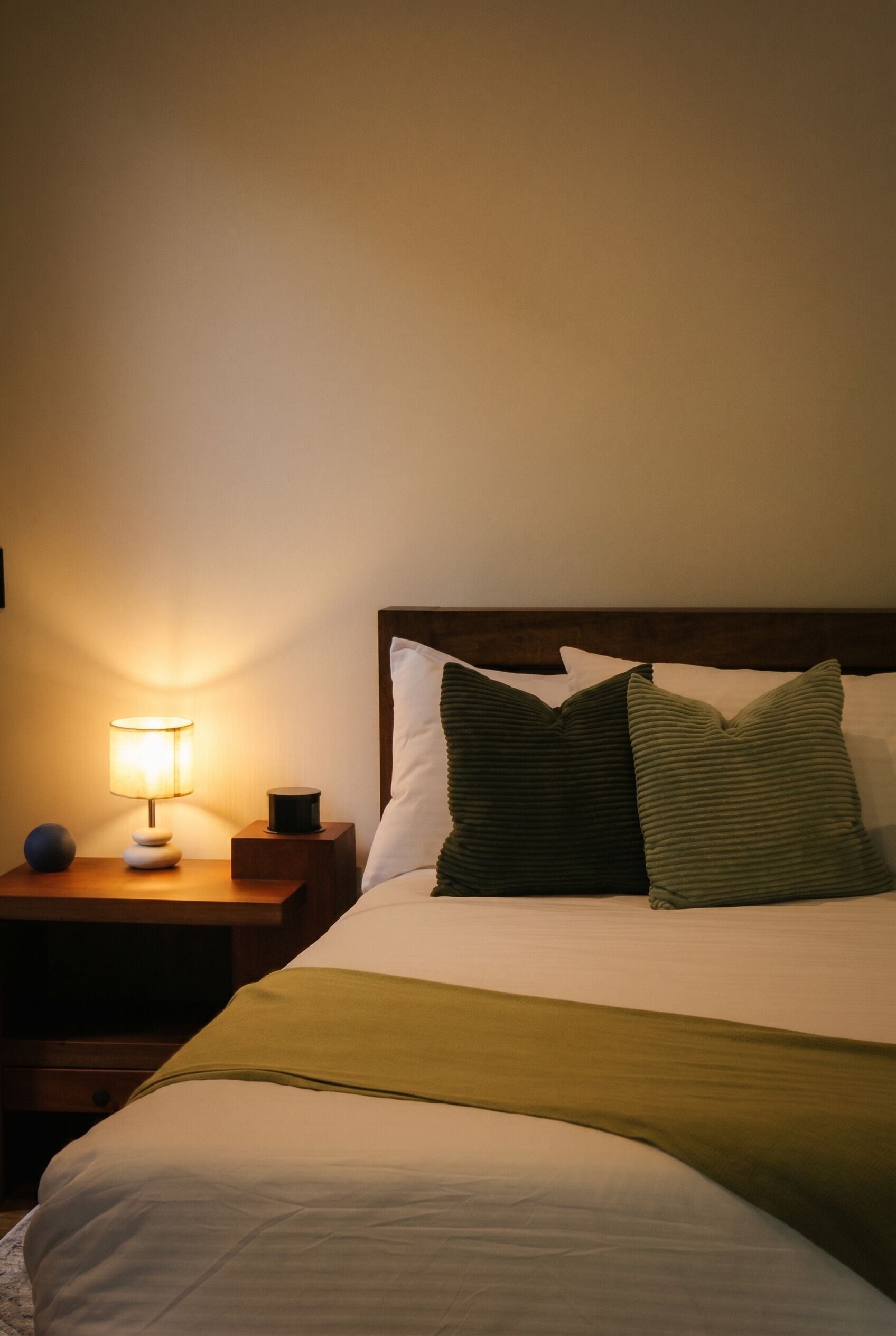 Desk, laptop workspace, iron/ironing board, free WiFi