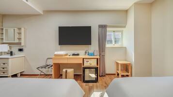 Standard Quadruple Room | In-room safe, desk, WiFi (free), bed sheets