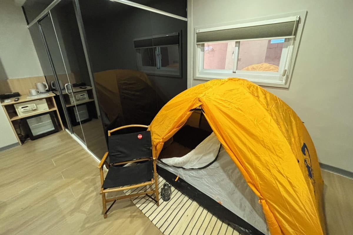 Gallery-værelse til 4 personer | Pengeskab på værelset, gratis Wi-Fi, sengetøj