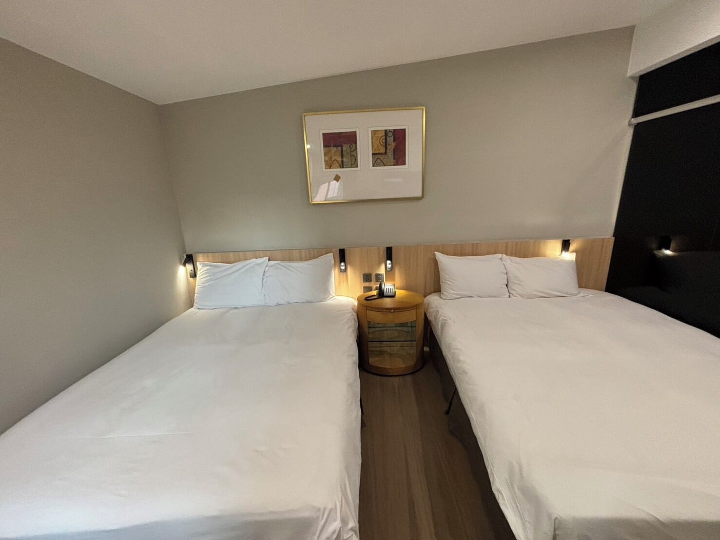 Kamar Quadruple Standar | Brankas, Wi-Fi gratis, dan seprai linen