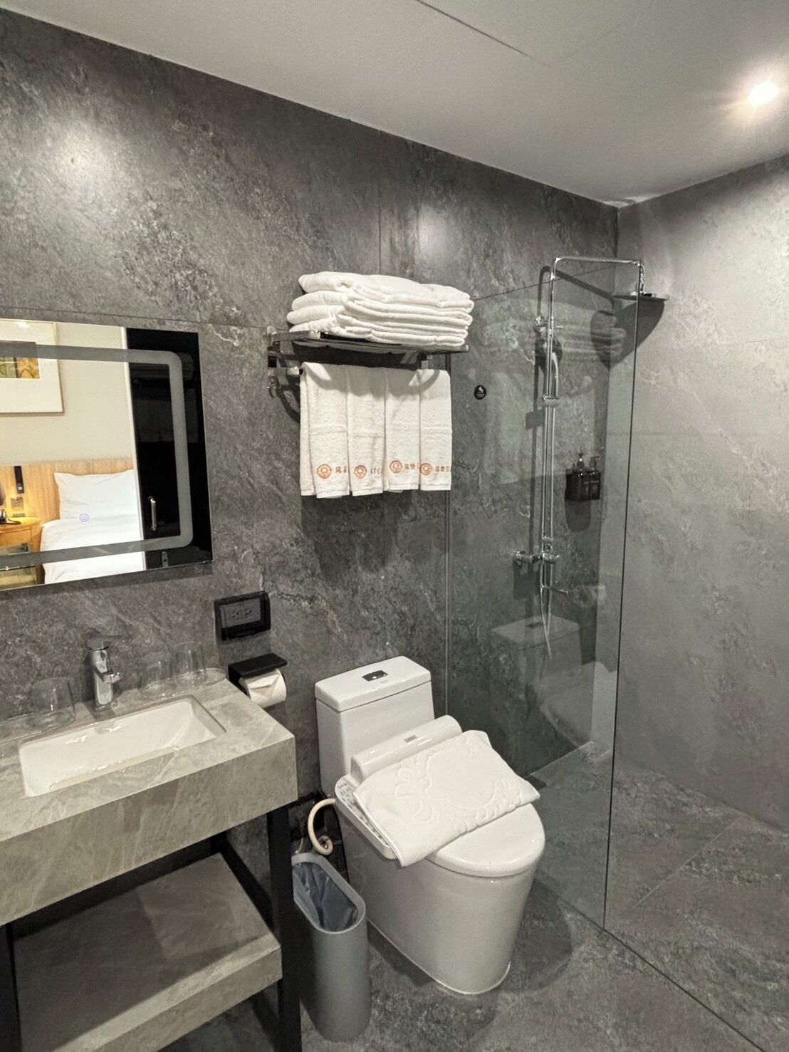 Standard Quadruple Room | Bathroom | Hair dryer, slippers, towels, shampoo