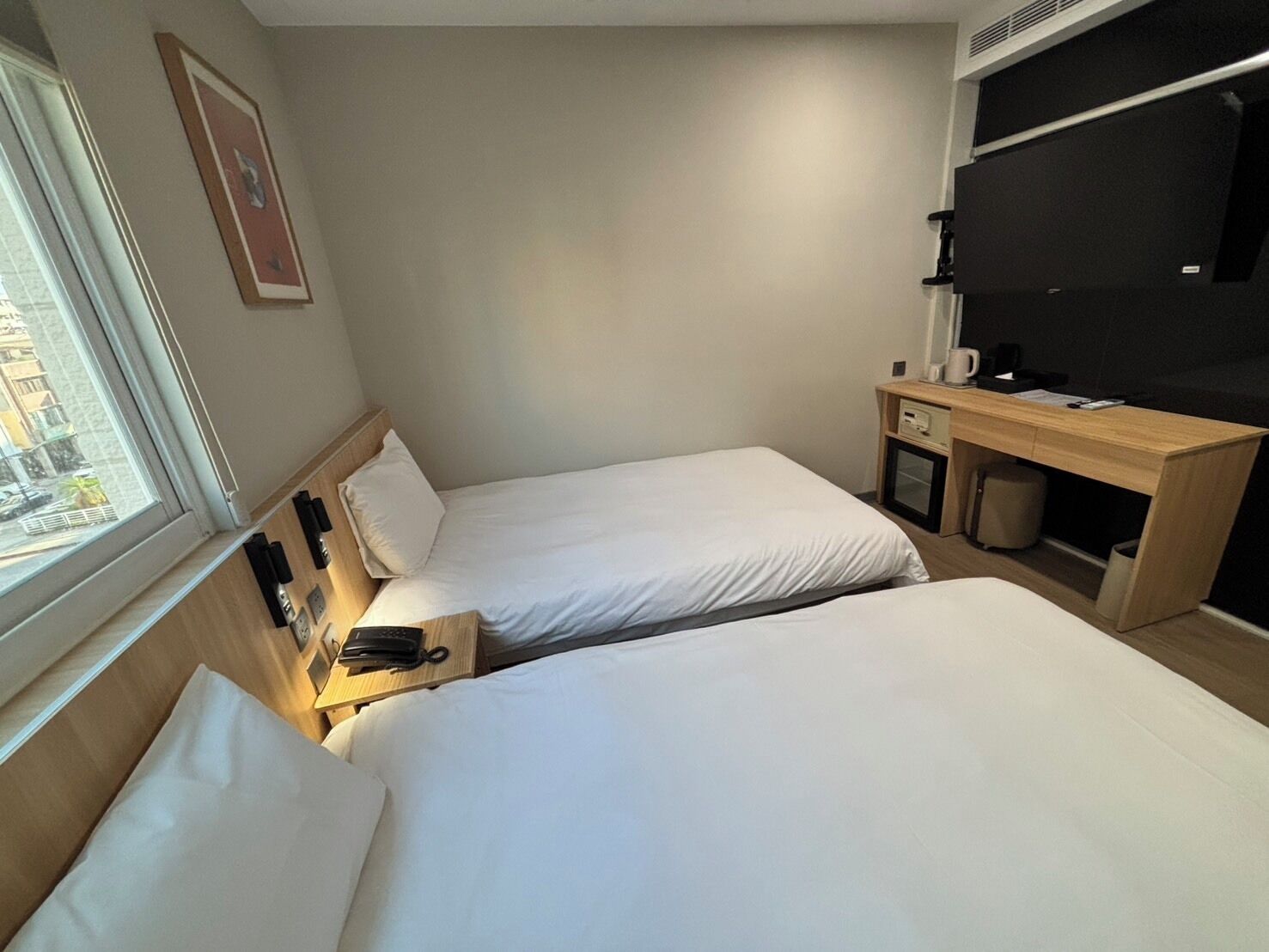 Kamar Twin Bisnis | Brankas, Wi-Fi gratis, dan seprai linen