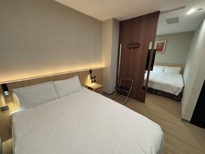 Kamar Quadruple Standar | Brankas, Wi-Fi gratis, dan seprai linen